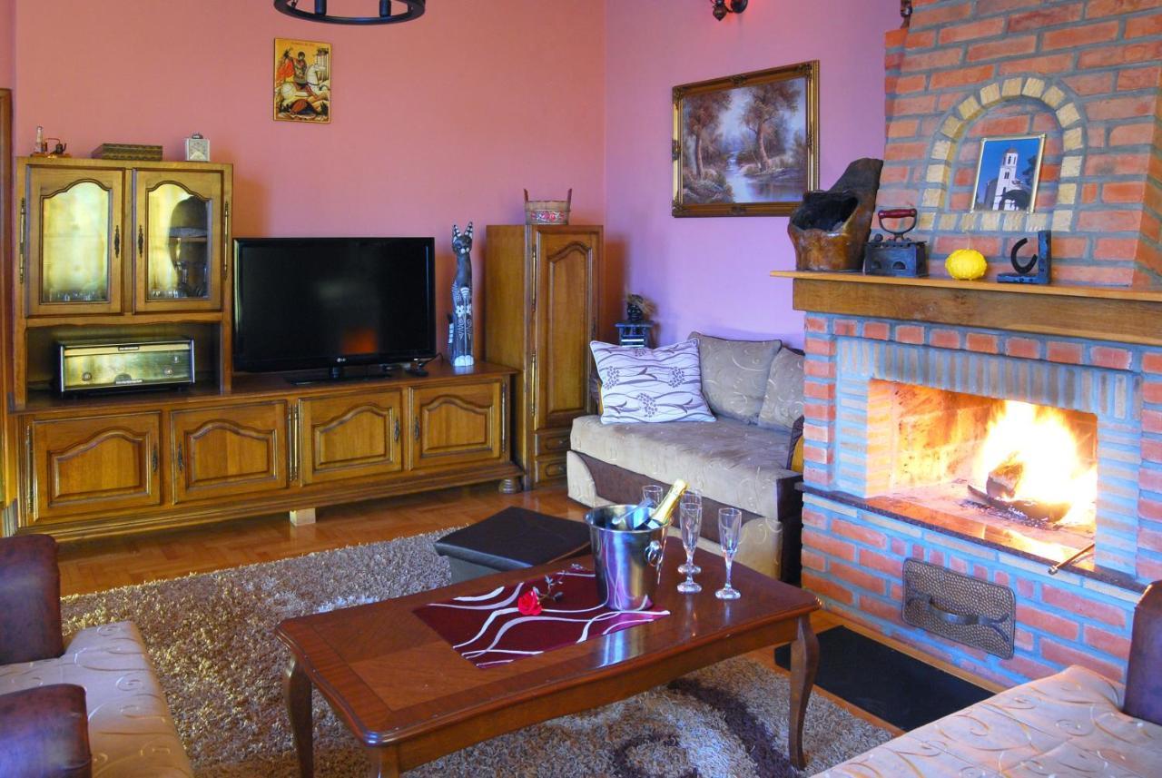 Villa Katarina With Pool Banja Luka Exteriör bild