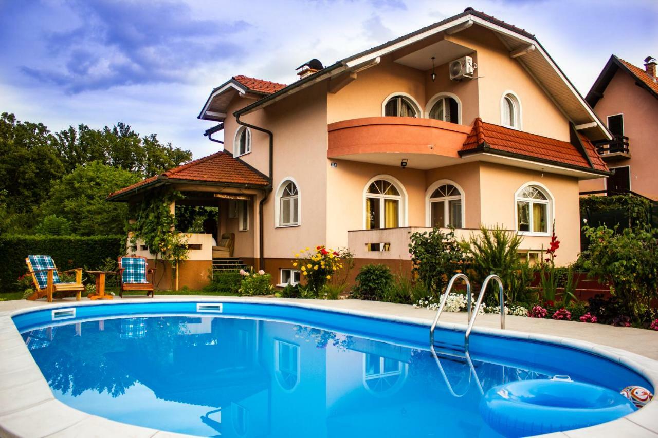 Villa Katarina With Pool Banja Luka Exteriör bild