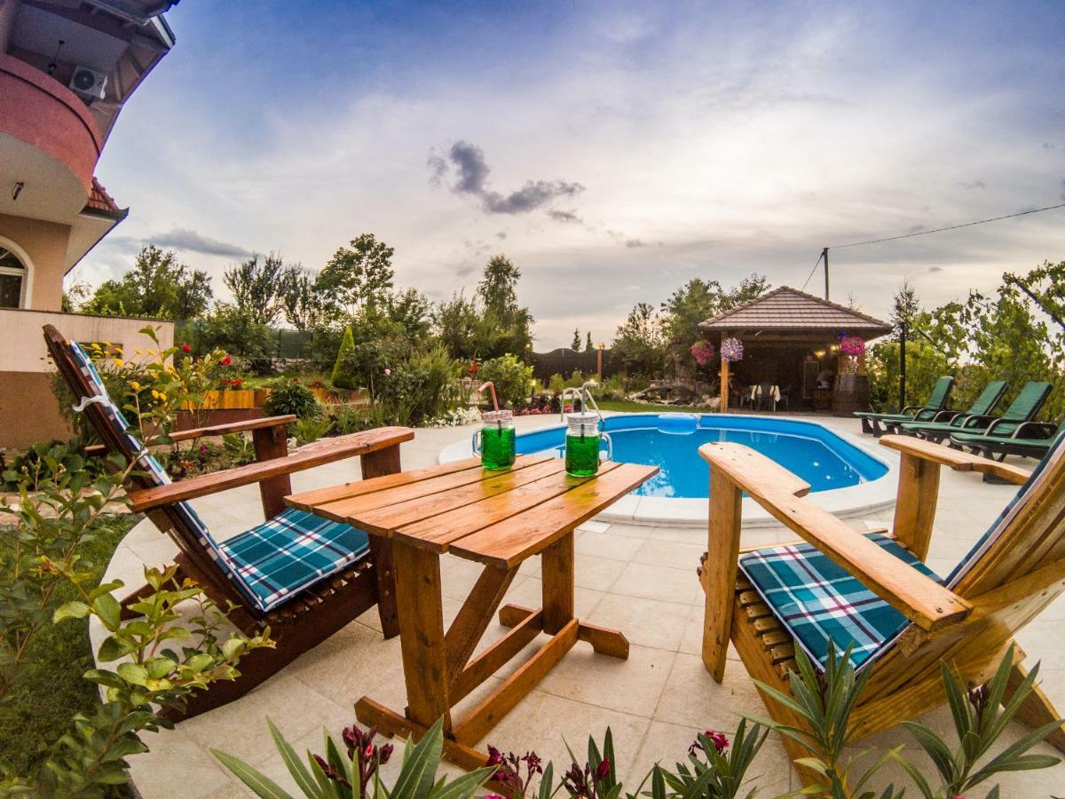 Villa Katarina With Pool Banja Luka Exteriör bild