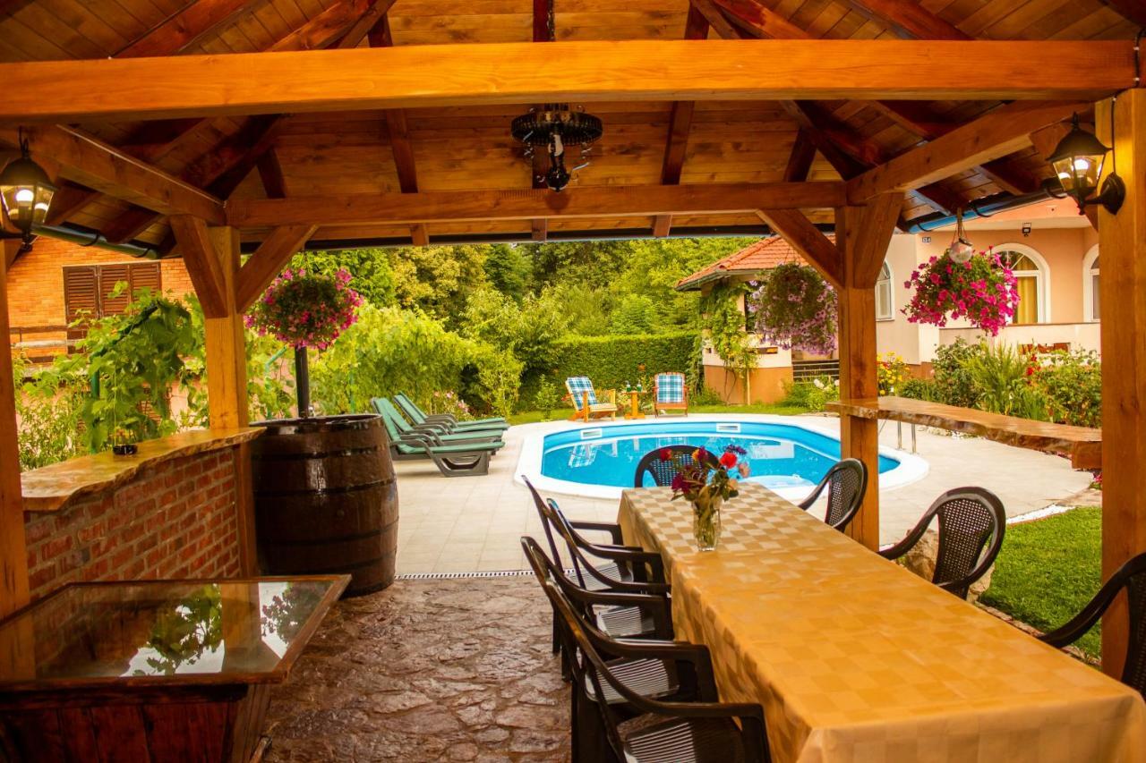 Villa Katarina With Pool Banja Luka Exteriör bild
