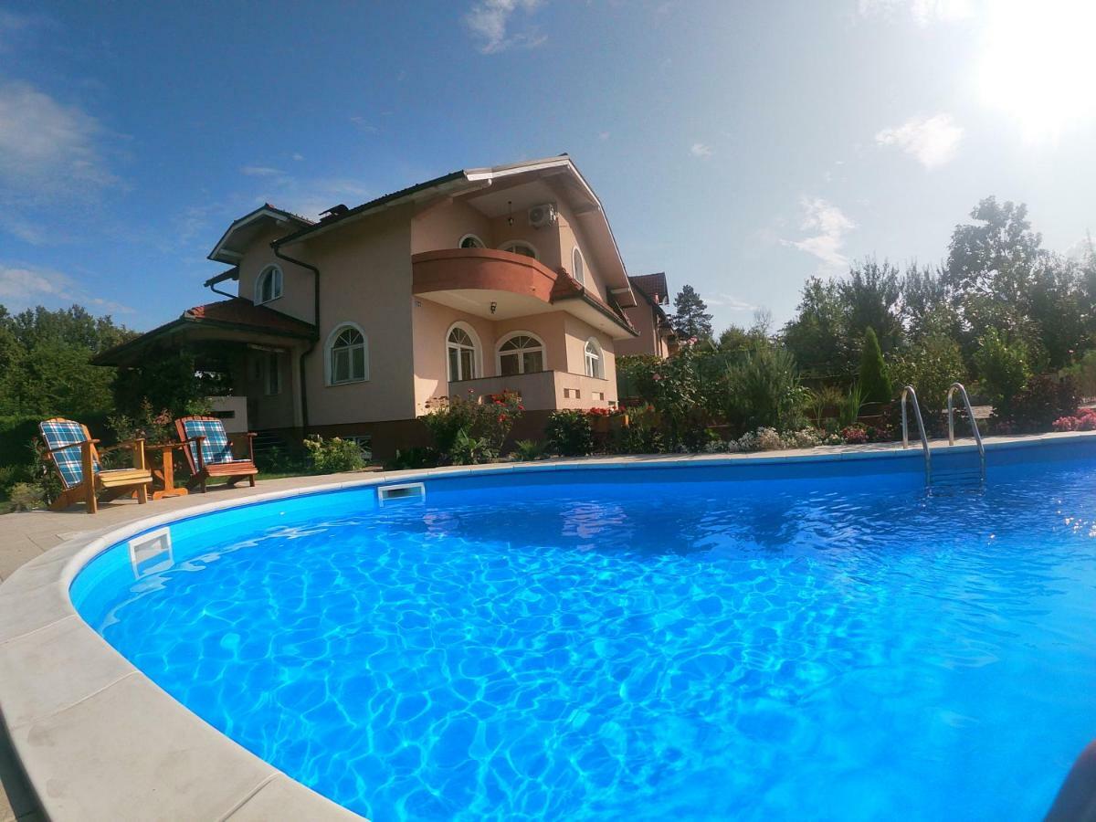 Villa Katarina With Pool Banja Luka Exteriör bild